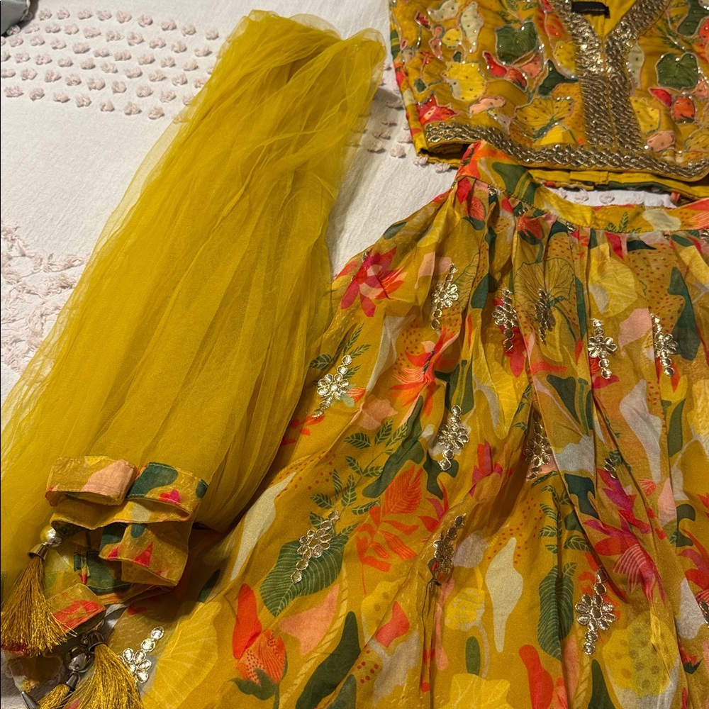 Mebaz Size 36/ Women’s Small/XS Lahenga Yellow Embroidered for Indian Wedding - Picture 4 of 11